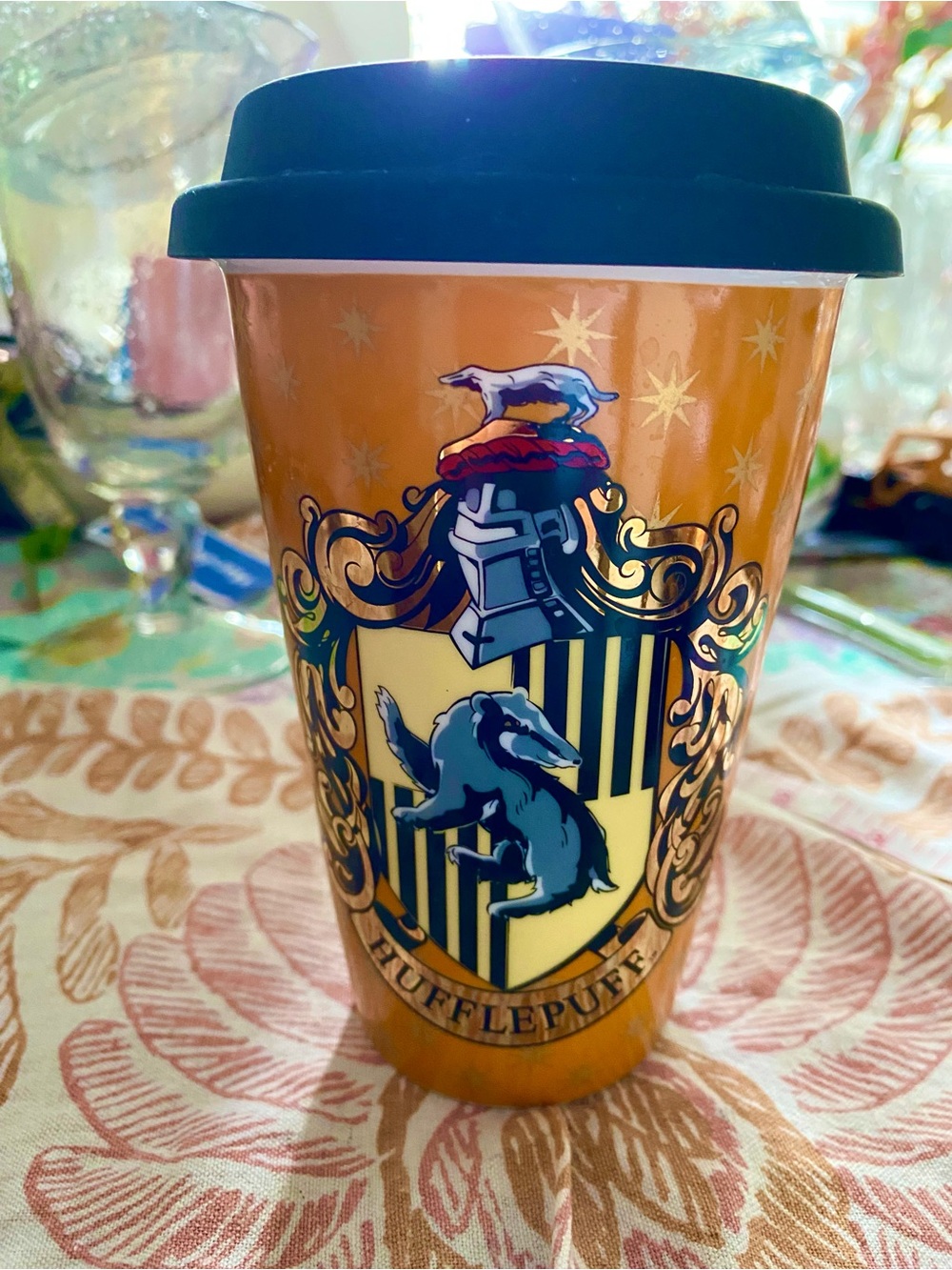 Harry Potter Hufflepuff Travel Tumbler w/Rubber Top. In New Condition. 5.25 in